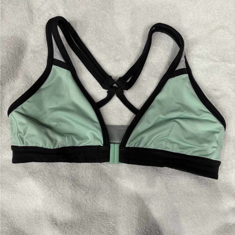LULULEMON ~ razorback sports bra ~ size 6